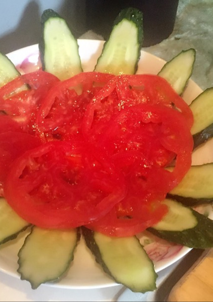 Una foto de Ensalada de pepino y tomate