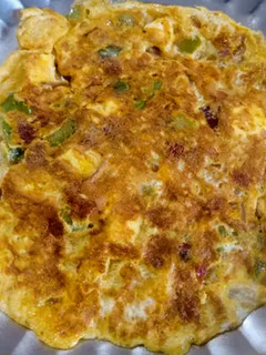 மசாலா பன்னீர் ஆம்லெட் (masala paneer omelette Recipe in tamil) செய்முறை முக்கிய புகைப்படம்