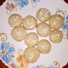 A picture of Butter cookies with buttercream frosting🍪🥚.