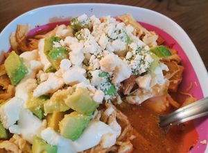 Una foto de Sopa de tortilla con pollo