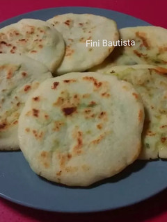 Una foto de Tortitas de maíz rellenas de espinacas(pupusas)