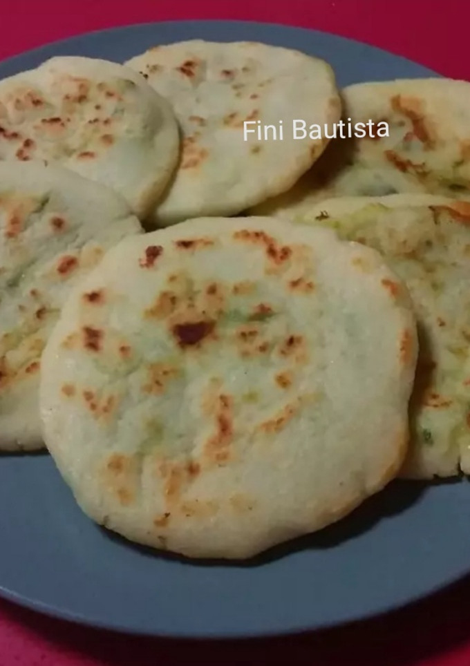 Una foto de Tortitas de maíz rellenas de espinacas(pupusas)