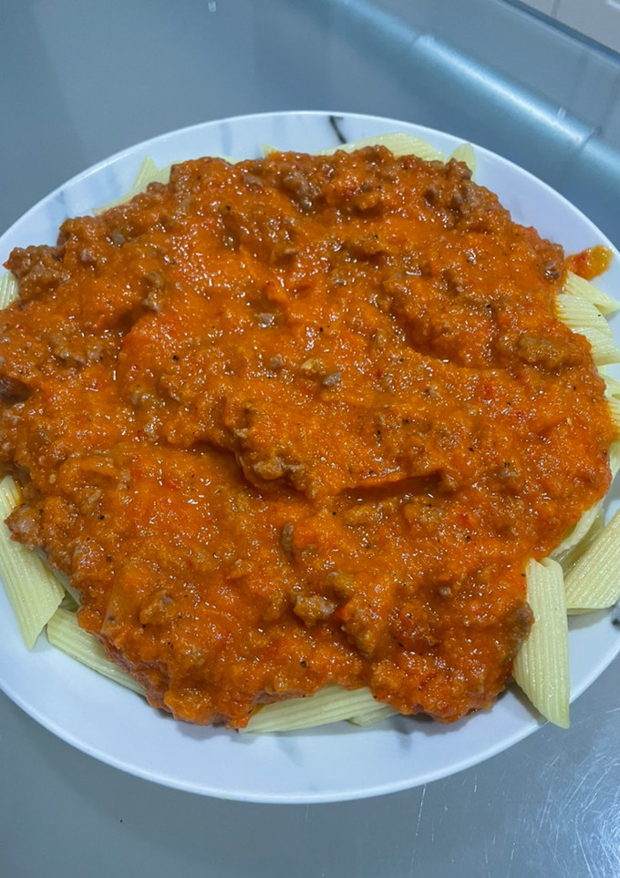 Una foto de Macarrones o espaguetis con curry y verdura