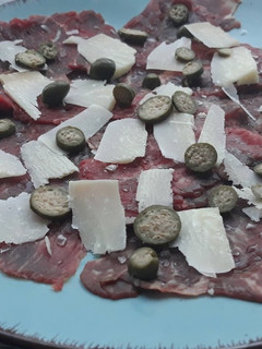 Una foto de Carpaccio de ternera