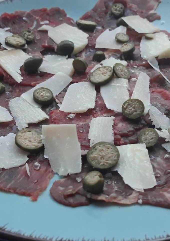 Una foto de Carpaccio de ternera