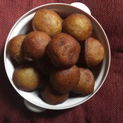 A picture of Unniyappam.