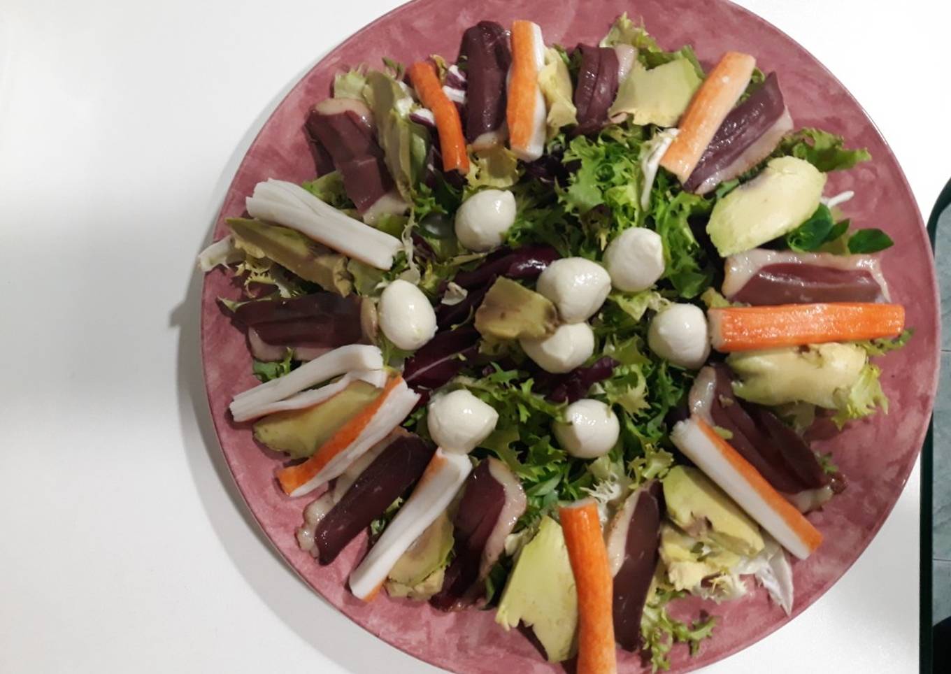 Ensalada con jamón de pato y aguacate