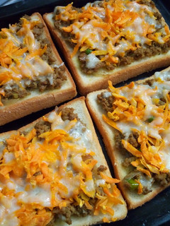 A picture of Bread pizza.