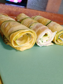 Una foto de Rollitos de calabacín
