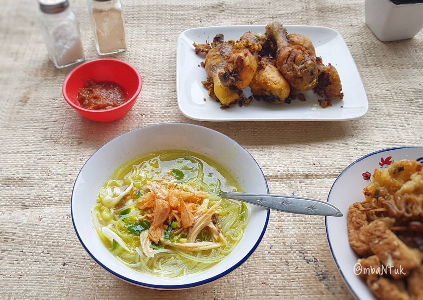 Ayam Goreng dan Soto Bening Kuah Kuning (1 resep jadi 2 masakan)