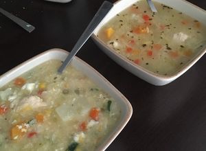 Una foto de Sopa levanta covid