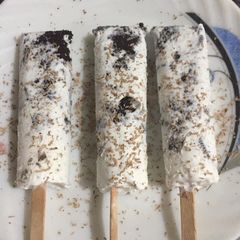 A picture of Oreo icecream sticks.