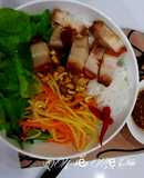 Bún mắm nêm thịt heo quay