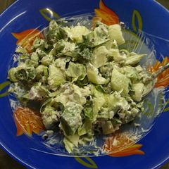 A picture of Pak choi salad with leek and onion.
