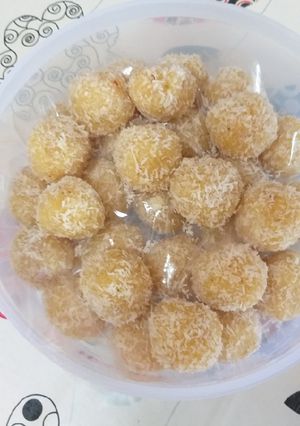 A picture of Coconut balls Ganesh prasad.