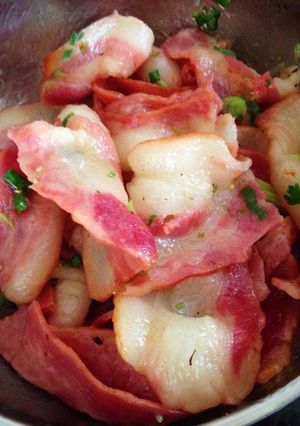 Hình của món Ba rọi xông khói áp chảo.