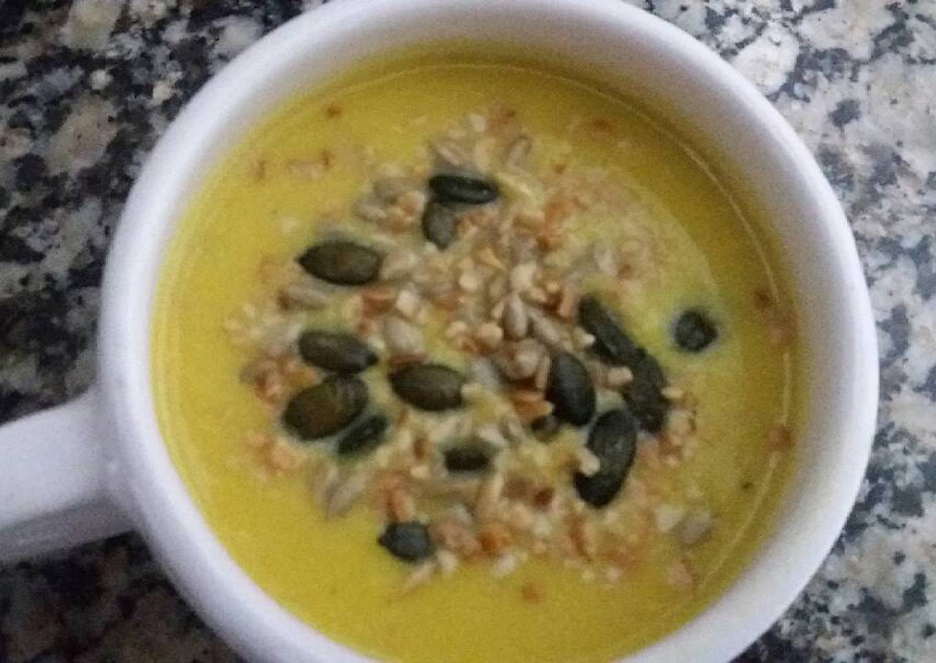 Crema de calabaza, hinojo y manzana con cúrcuma