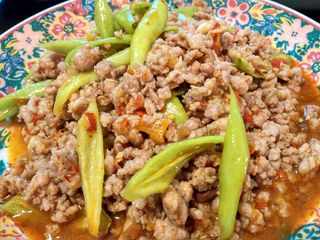 หมูสับผัดพริกหยวก