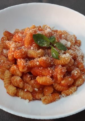 O poză a rețetei Gnocchetti sardi cu sos de roșii și basilico.