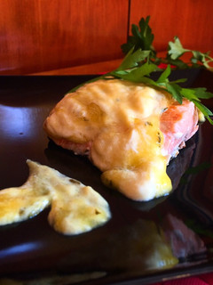 Una foto de Salmón a la plancha con salsa de mango y yogur rápida