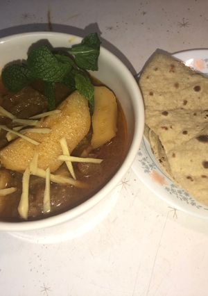 A picture of Aloo began salan.