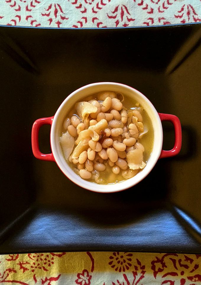 Una foto de Judías de Santa Pau con Tripa de Bacalao