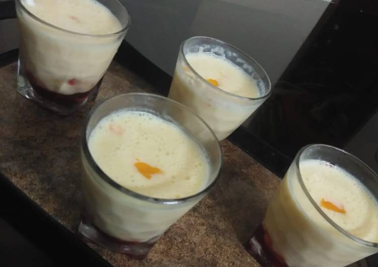How to Prepare Award-winning Mango mastani with strawberry flavour