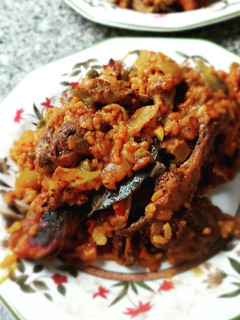 Una foto de Paella de conejo 🐰 con rovellons