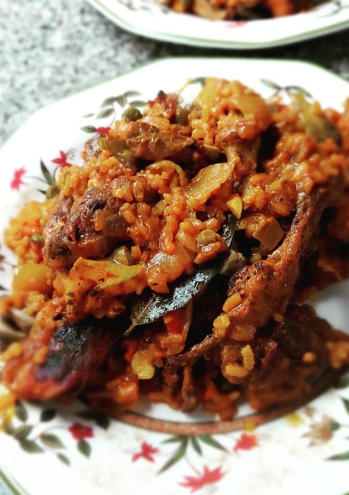 Una foto de Paella de conejo 🐰 con rovellons