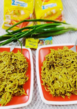 मैगी विथ पेस्टो सॉस (maggi with pesto sauce recipe in Hindi) रेसिपी मुख्य फोटो