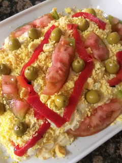 Una foto de Huevos rellenos de atún, con mahonesa casera