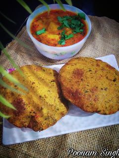 बेड़मी पूड़ी और आलू की चटपटी सब्जी रेसिपी मुख्य फोटो