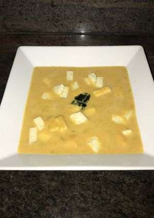 Una foto de Crema de zanahoria 🥕 y calabacín