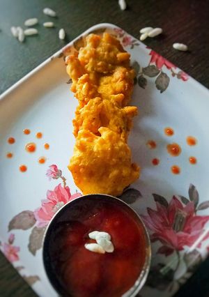 A picture of Murmura pakode.