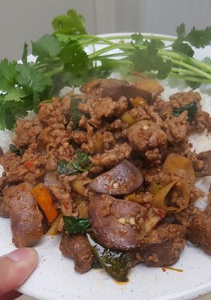 รูปของ ผัดเผ็ดสมุนไพรหมูสับใส่ตับไก่