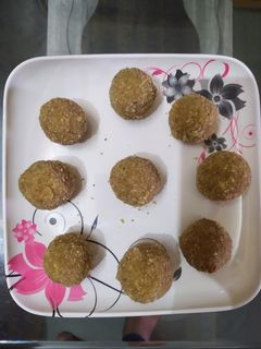 चुरमा लड्डू (Churma laddu recipe in Hindi) रेसिपी मुख्य फोटो