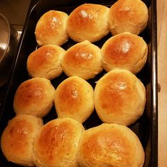 A picture of Bread balls.