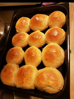 A picture of Bread balls.