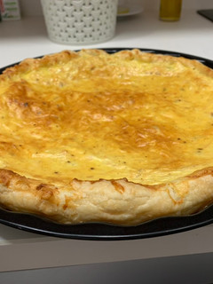 Una foto de Pastel rápido de masa de hojaldre con salmón y ricotta