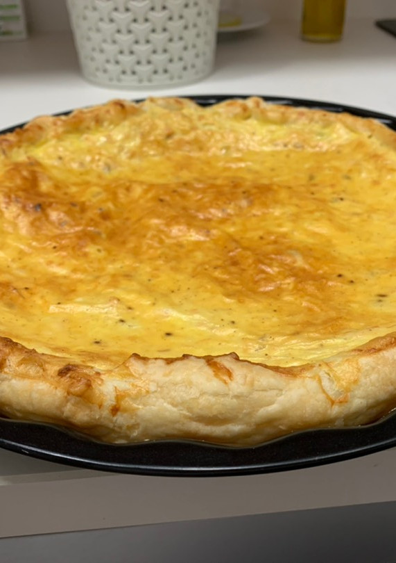 Una foto de Pastel rápido de masa de hojaldre con salmón y ricotta