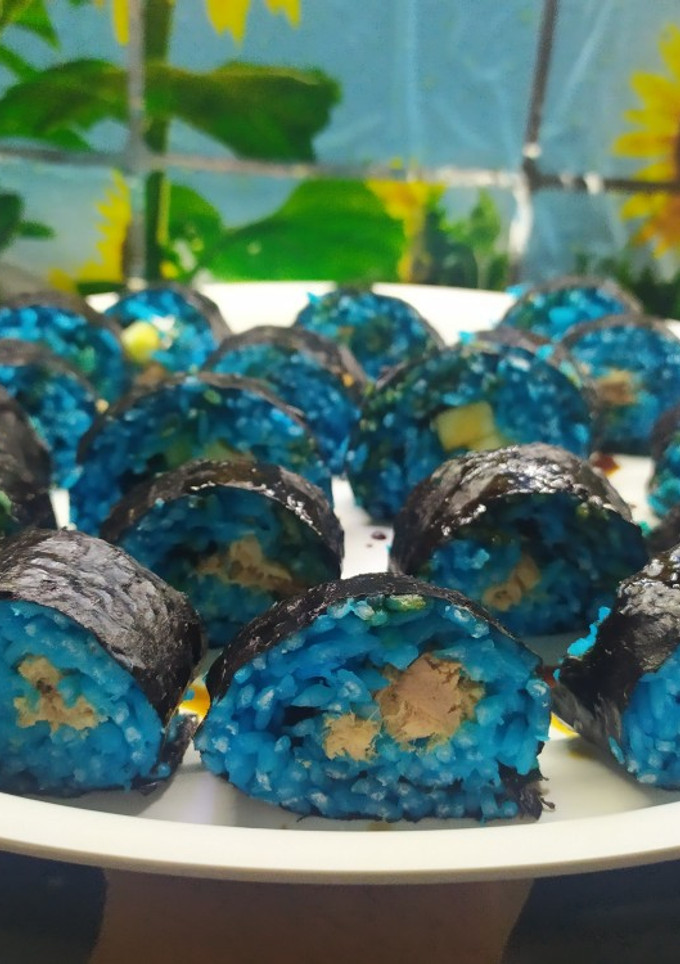 Una foto de Sushi de atún y zanahoria con pepino (express)