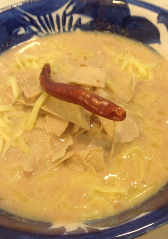 Una foto de Crema de frijoles estilo purepecha