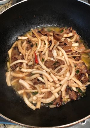Hình của món Thịt kho dừa.