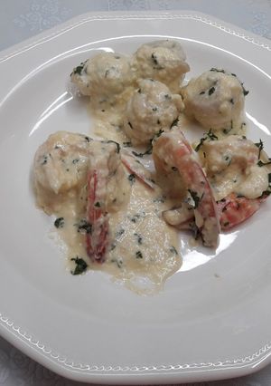 Una foto de Popietas de lenguado al cava con langostinos