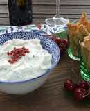 Crema de quesos con semillas de sésamo negro y chía