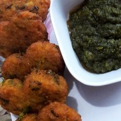 A picture of Stuff green peas cutlets.