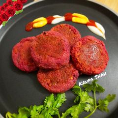 A picture of Beetroot carrot cutlets.