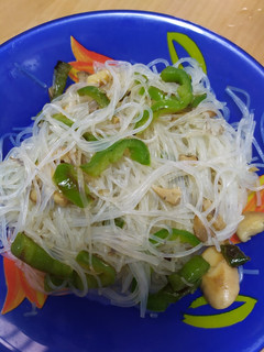 Una foto de Tallarines cristal con verduras