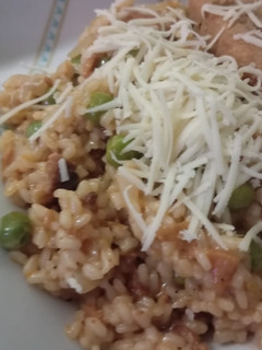 Una foto de Arroz vegano Mamma mía con milanesas de no pollo