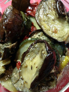 Una foto de Berenjenas asadas con aliño
